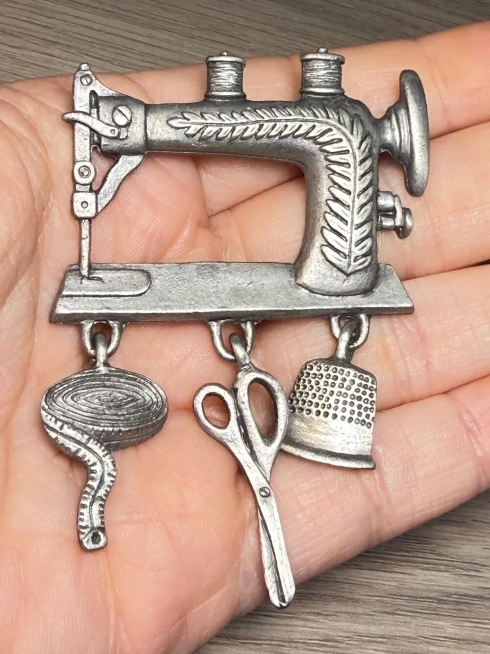 SPOONTIQUES Vintage Sewing Machine Brooch Dangling Charms Pewter USA 3”